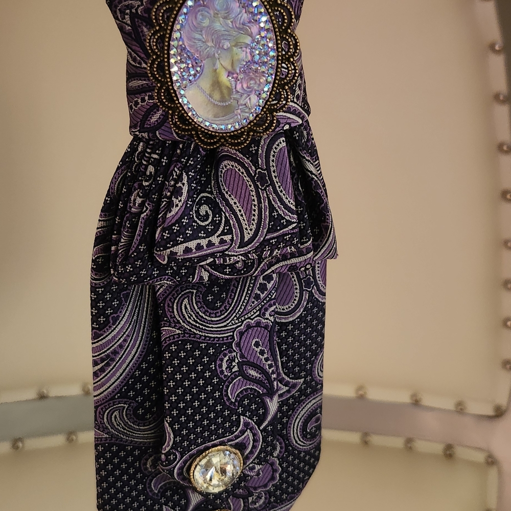 Elegant Purple Paisley Brooch Scarf